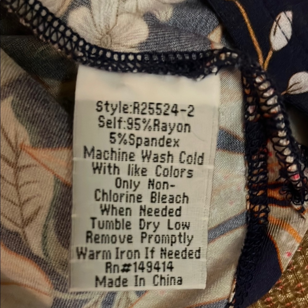 Johnny Was Floral V-Neck Women's Top - Picture 5 of 5